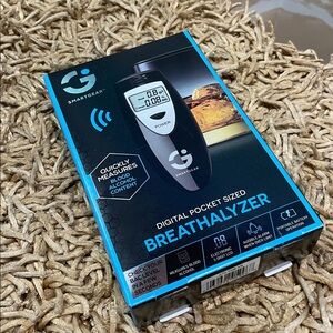 Smartgear Digital Pocket-Sized Breathalyzer - Black